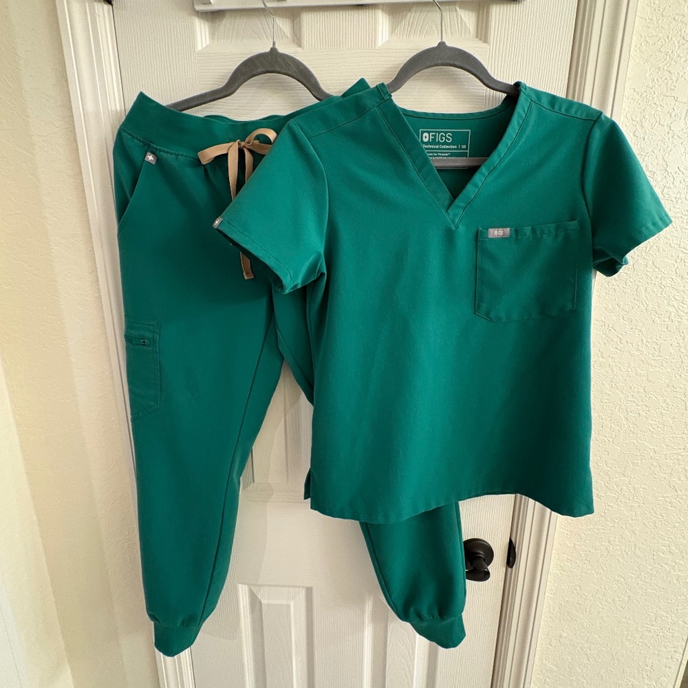 FIGS Teal Green Scrub Top and Jogger Set